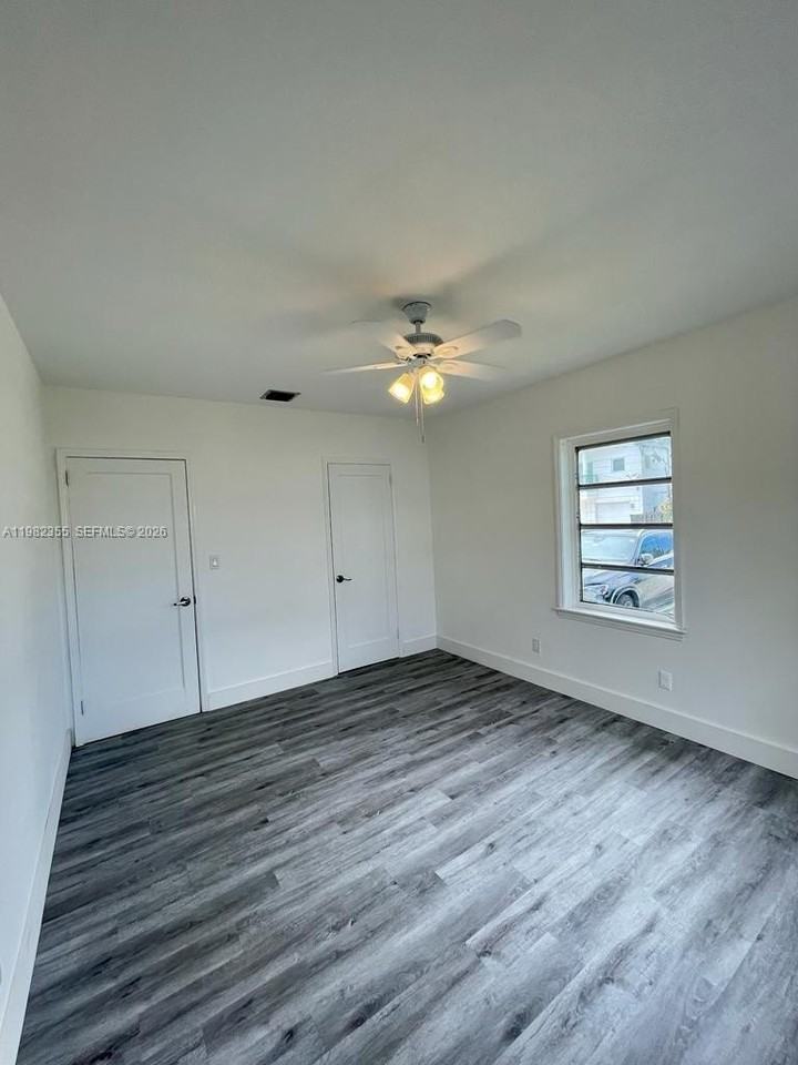 820 Se 12th St #1 - Photo 4 of 8