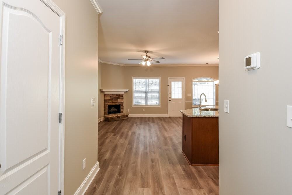 242 Derby Ct - Photo 4 of 17