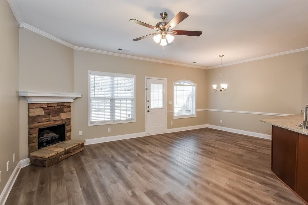 242 Derby Ct - Photo 5 of 17