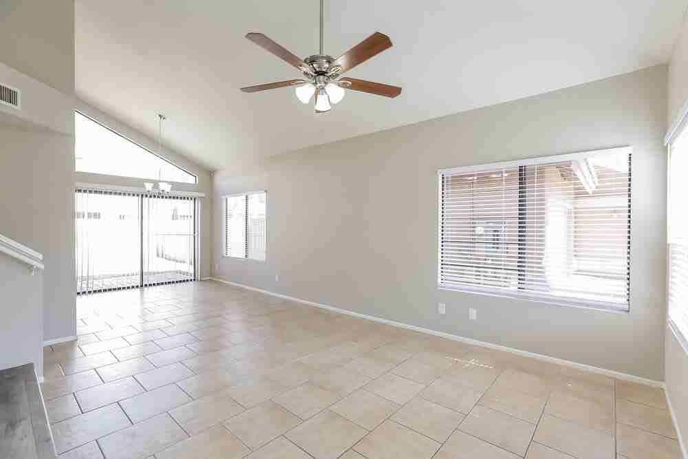 18421 N 44th Pl - Photo 4 of 17