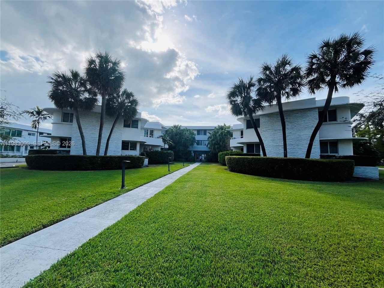 10190 Collins Ave #106