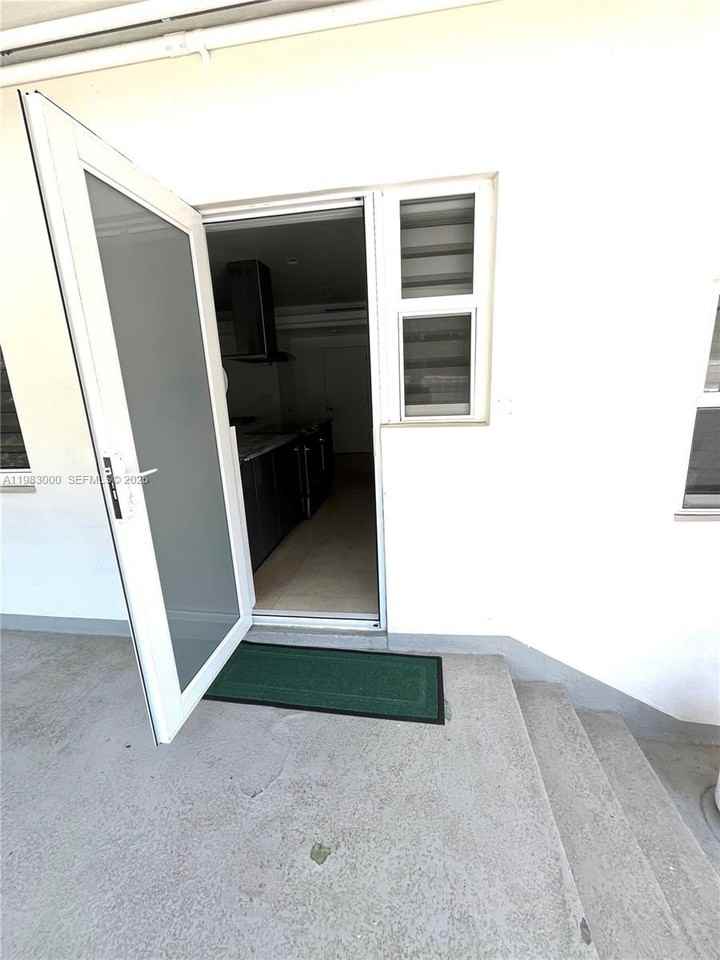 10190 Collins Ave #106 - Photo 5 of 21
