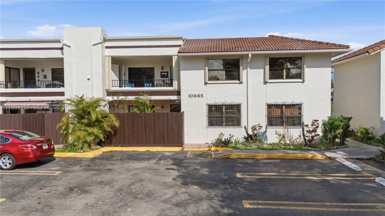 10885 Nw 7th St #21-33
