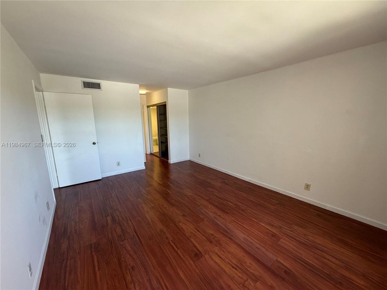 240 Lakeview Dr #308 - Photo 5 of 21