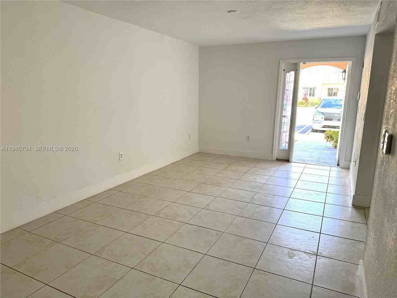 1260 Se 28th Ct #104 - Photo 4 of 14