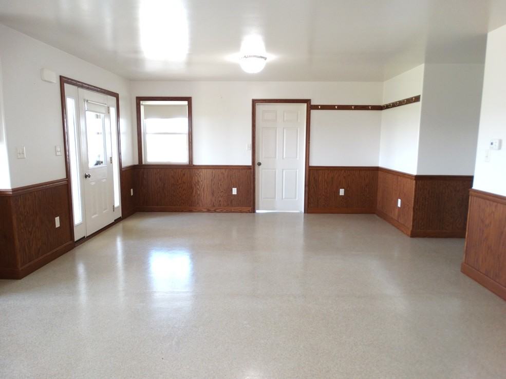 1041 Lancaster Ave - Photo 2 of 23