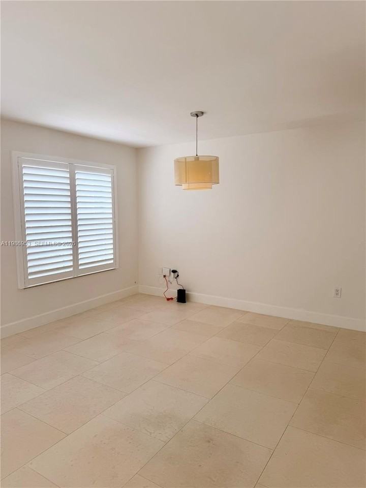 5570 Sw 70th Pl S #5570 - Photo 7 of 40