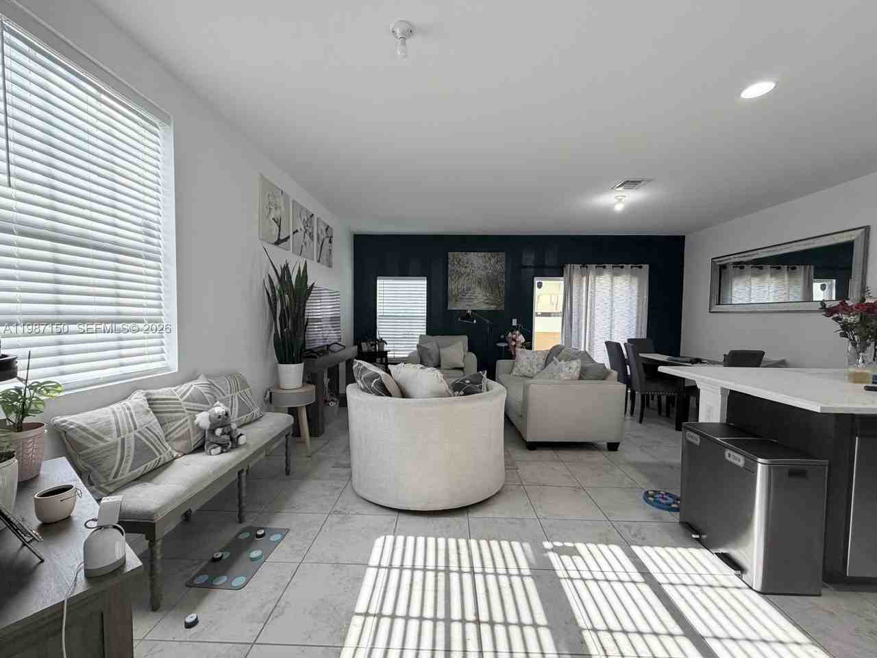 4002 Nw 11th Dr - Photo 3 of 29