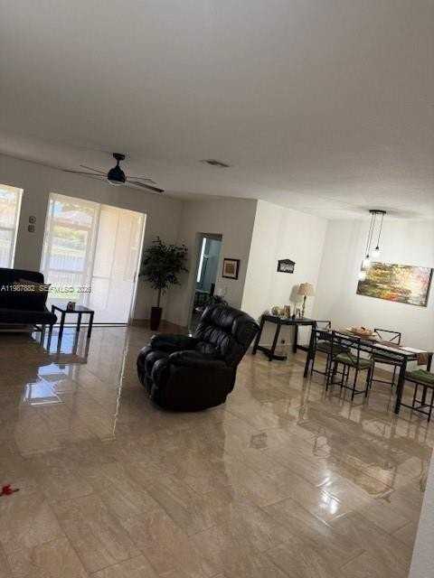 513 Live Oak Ln - Photo 3 of 19