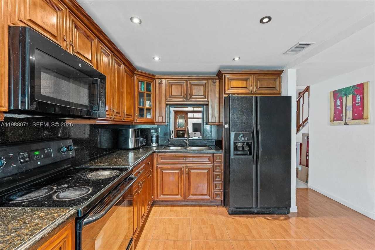 314 Ne 142nd St #16C - Photo 7 of 18