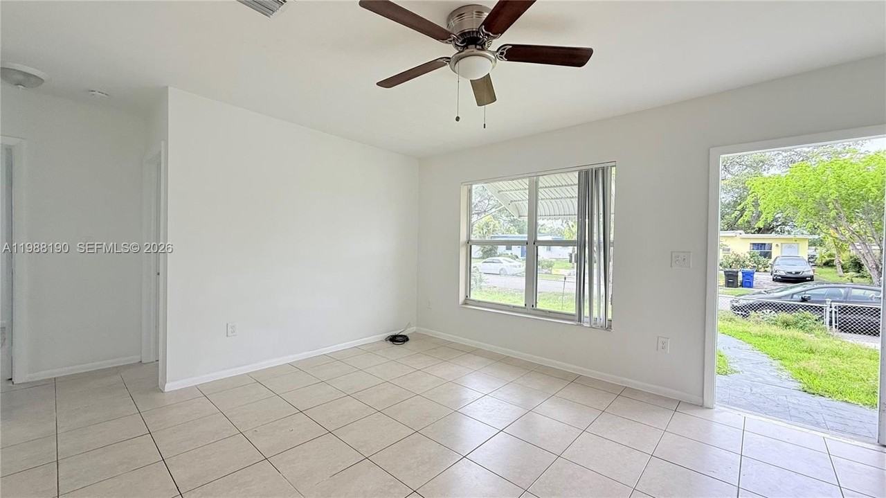 1411 Ne 155th Ter #1411 - Photo 3 of 27