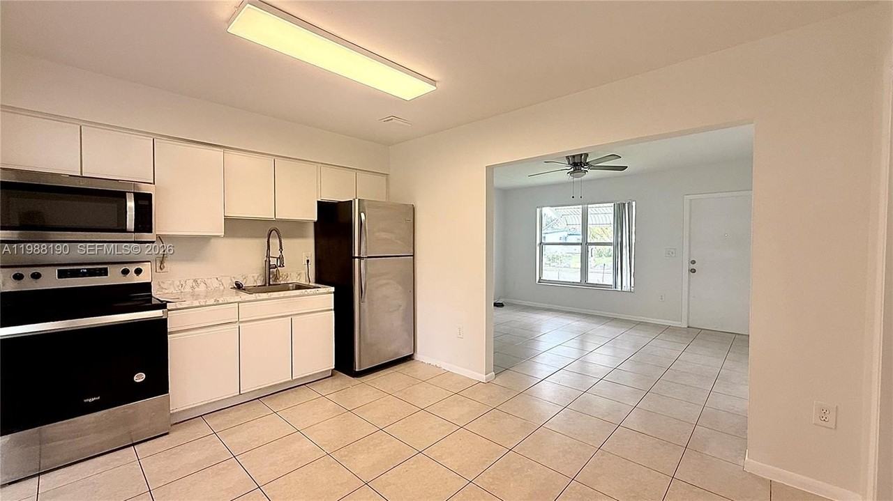 1411 Ne 155th Ter #1411 - Photo 7 of 27