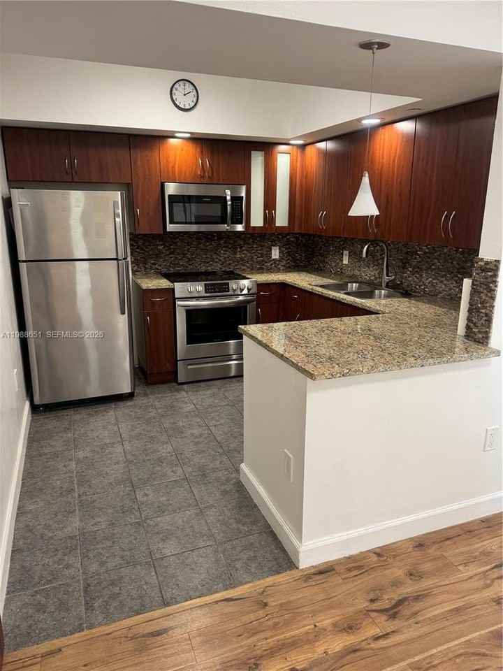 100 N Federal Hwy #825 - Photo 2 of 28
