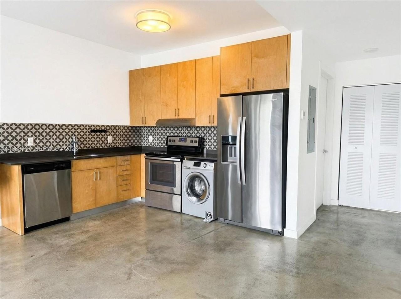 765 Nw 1st St #301 - Photo 5 of 7