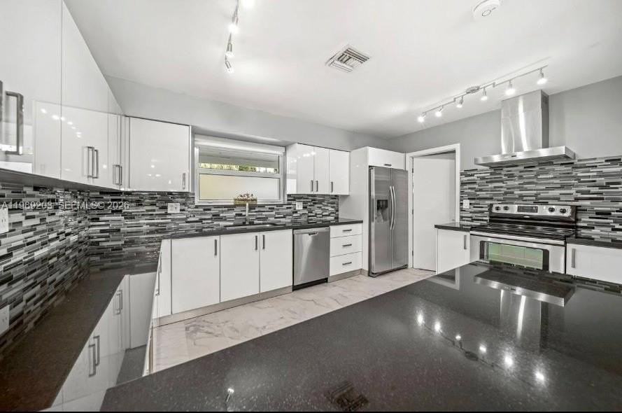 909 N 13th Ct - Photo 6 of 24