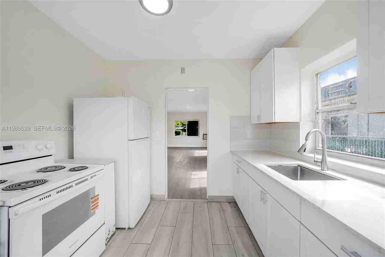 2025 Fillmore St #1-2 - Photo 2 of 24