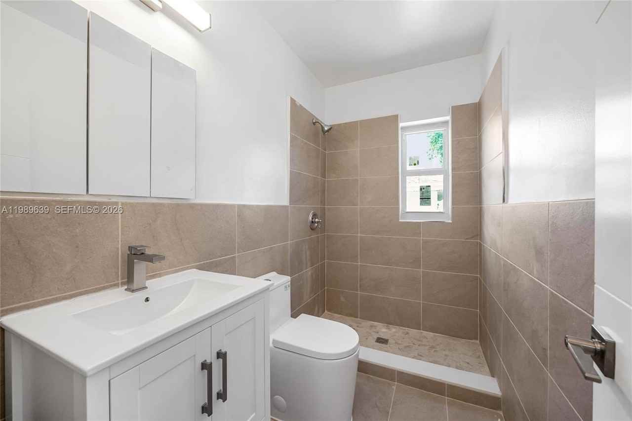 2025 Fillmore St #1-2 - Photo 3 of 24