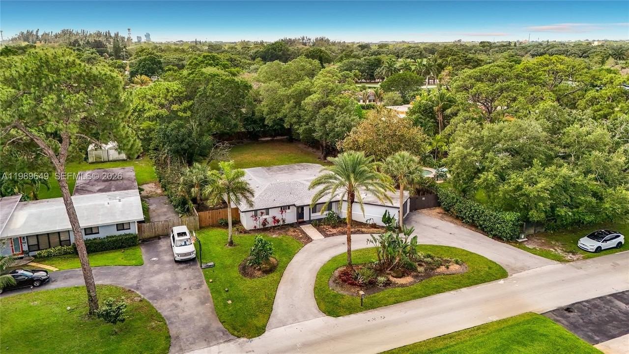 4330 Sw 7th St - Photo 3 of 50