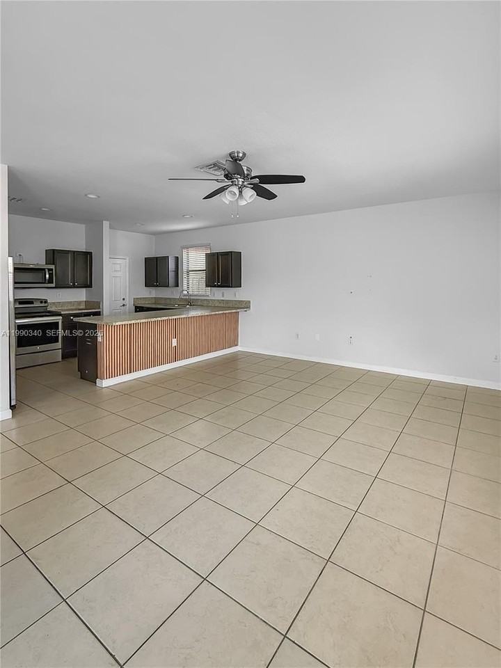 709 Se 35th Ave #709 - Photo 5 of 15