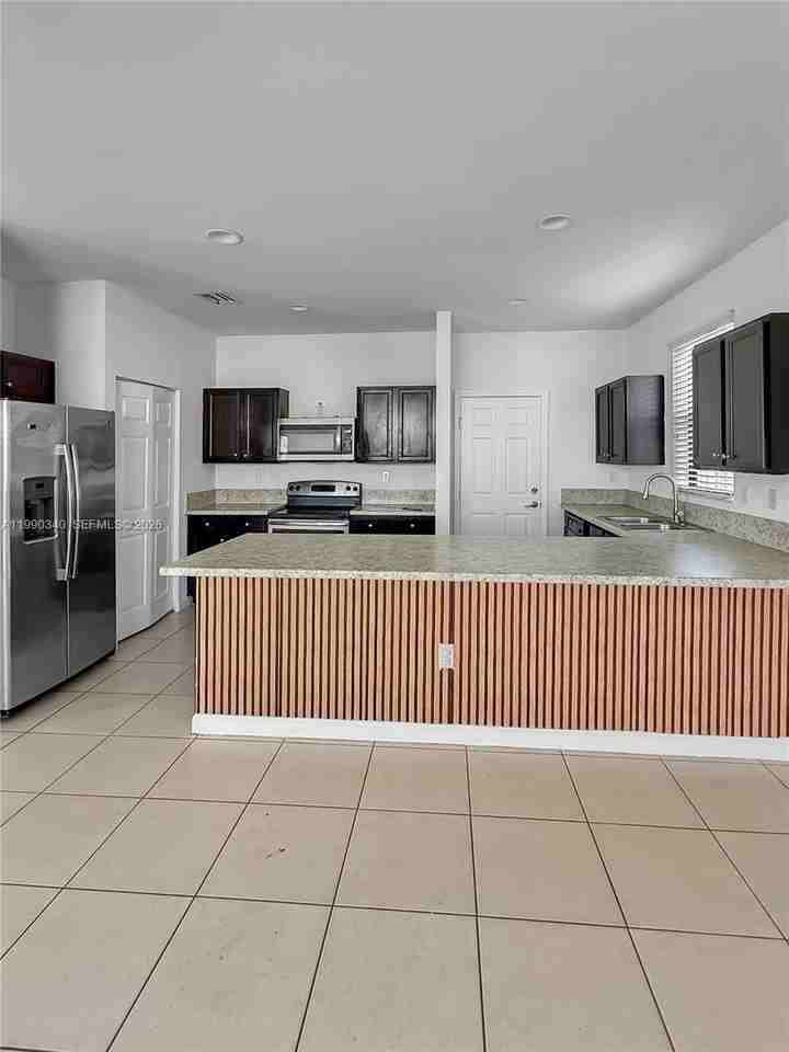 709 Se 35th Ave #709 - Photo 6 of 15