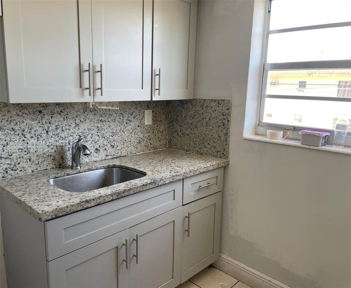 1787 Sw 7th St #7 - Photo 5 of 11