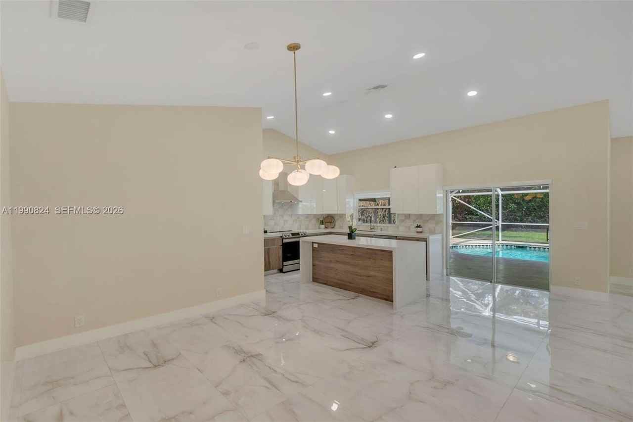 10425 Nw 48th Mnr #1 - Photo 6 of 46