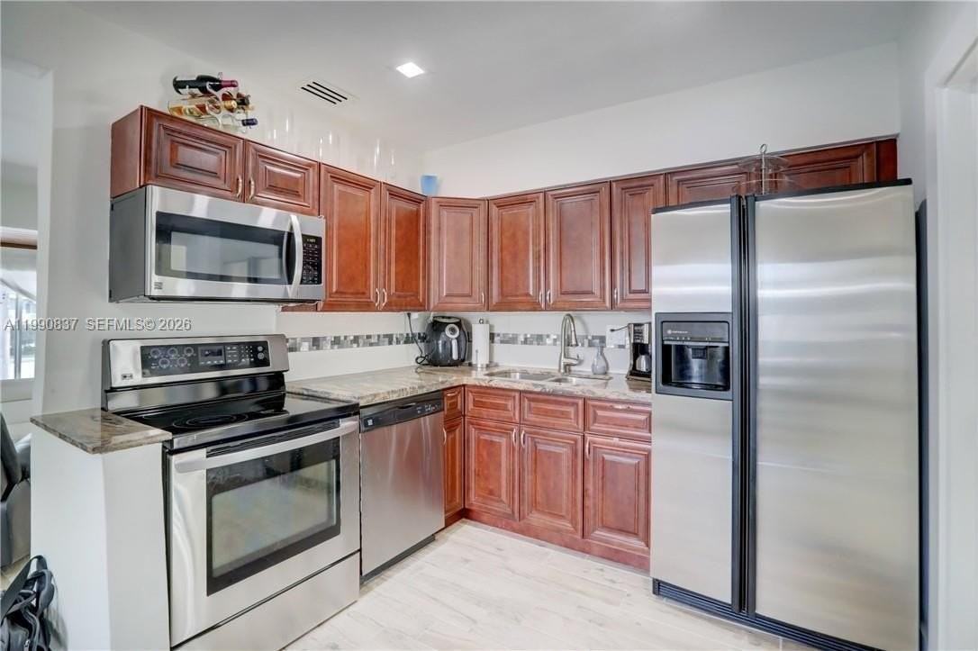 1531 Ne 15th Ave - Photo 4 of 20