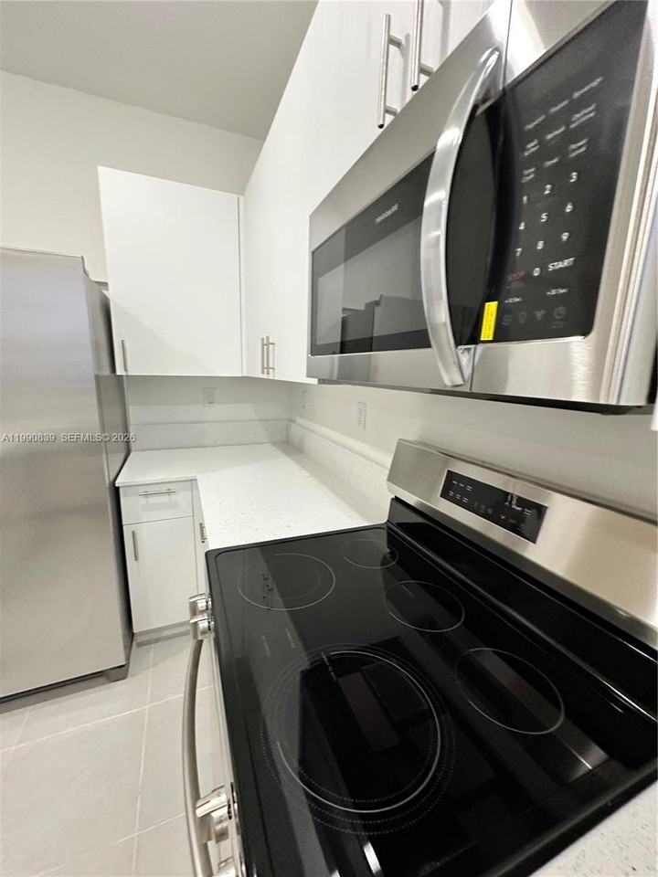 2889 Se 25th Ave #2889 - Photo 3 of 23