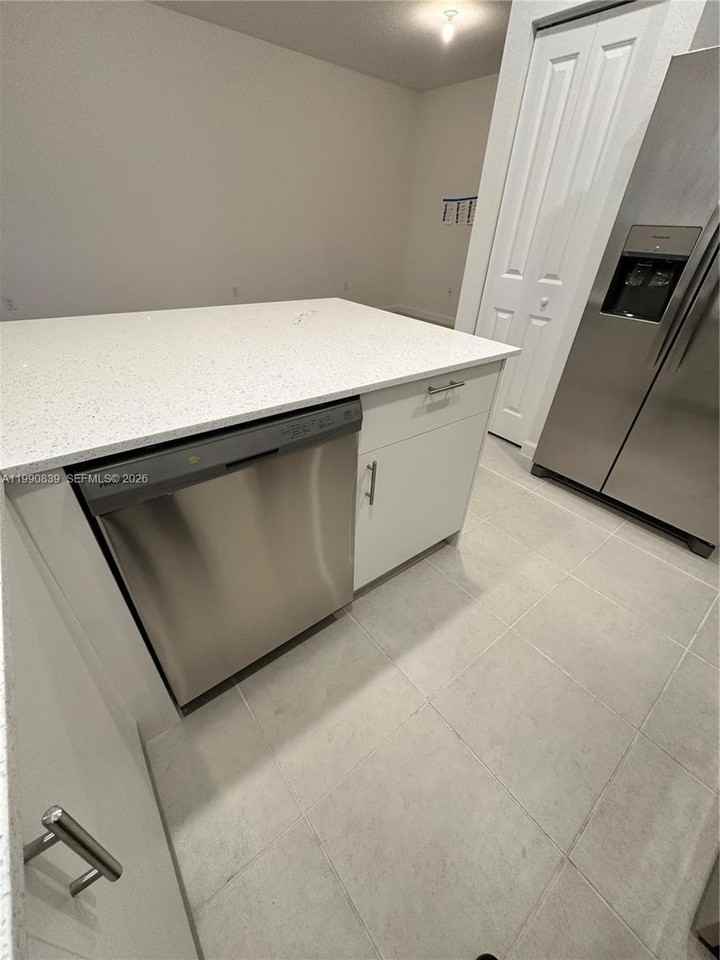 2889 Se 25th Ave #2889 - Photo 5 of 23