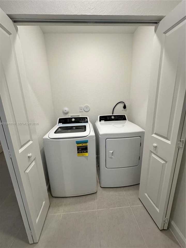 2889 Se 25th Ave #2889 - Photo 7 of 23