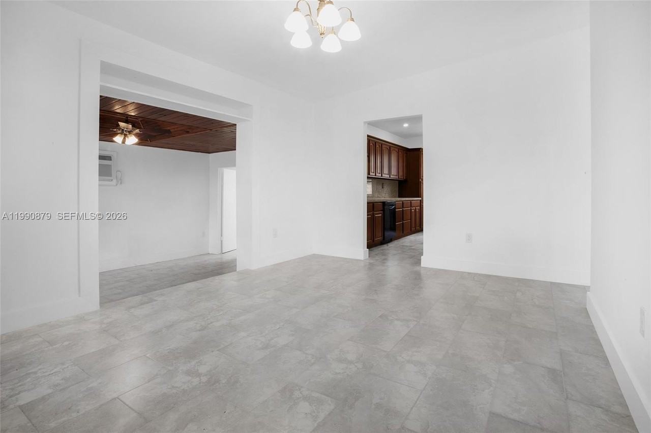6339 Sw 32nd St - Photo 7 of 45