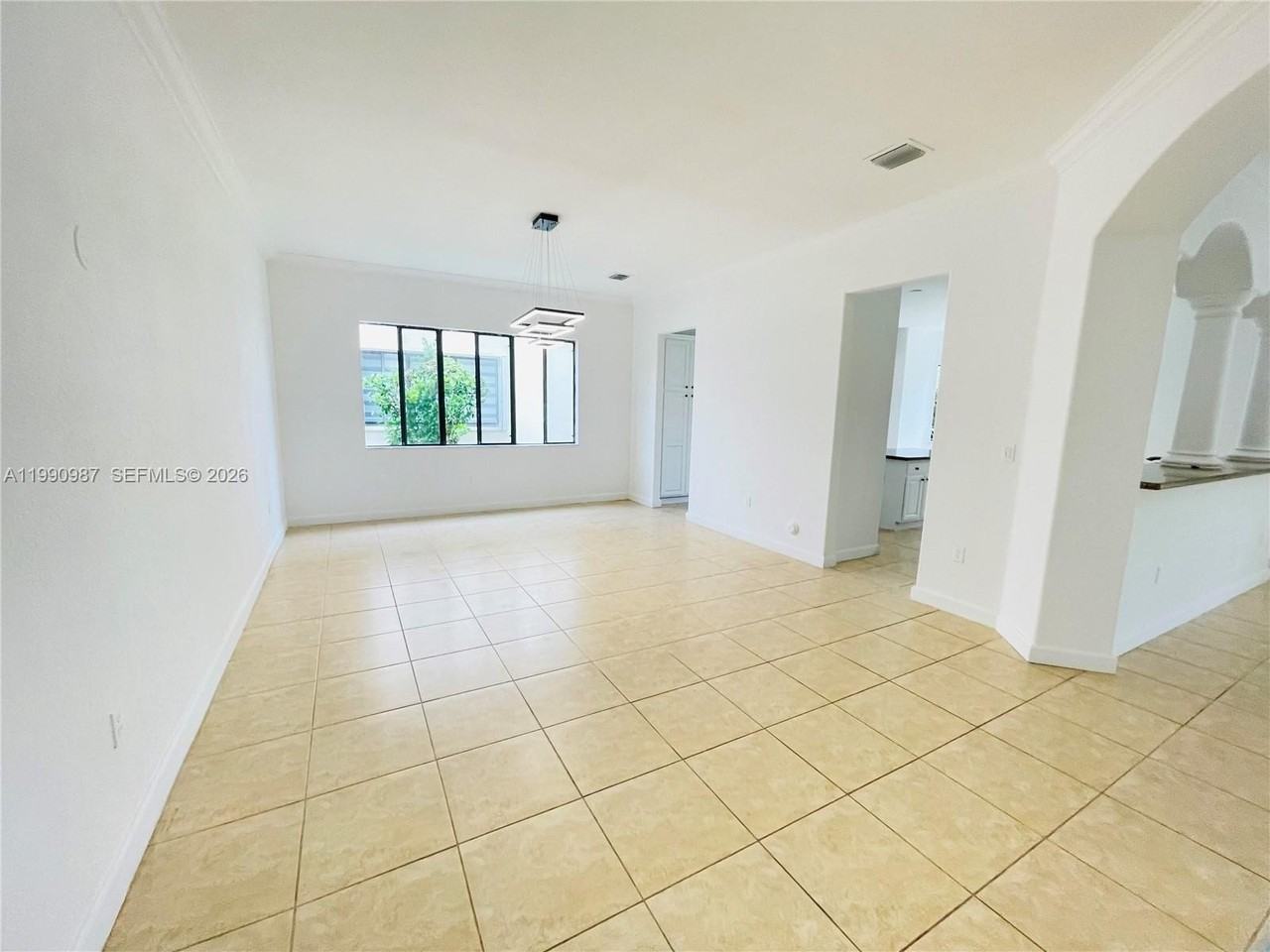 19343 Sw 79th Ave - Photo 3 of 50