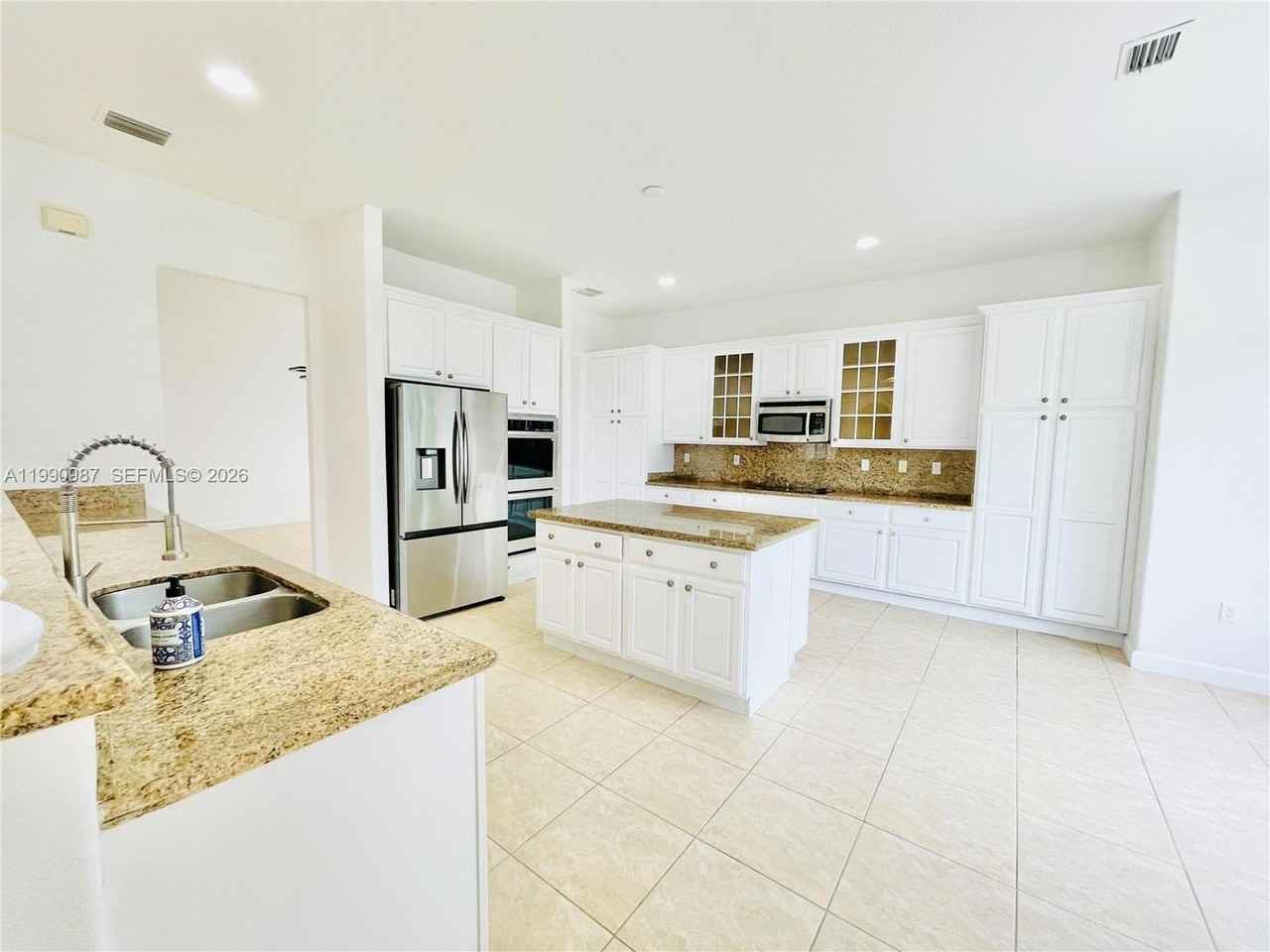 19343 Sw 79th Ave - Photo 5 of 50