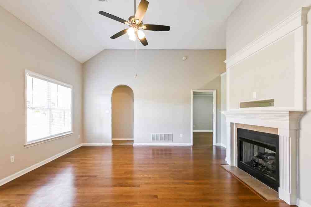 70 Desoto Ave - Photo 4 of 16