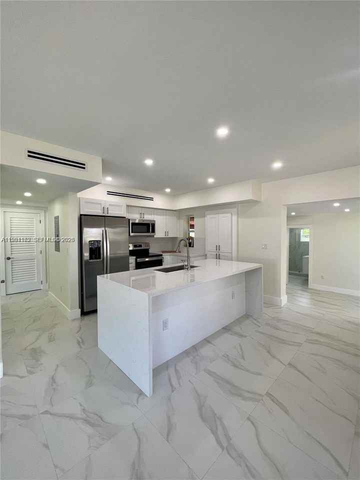 5970 Sw 46th St #5970 - Photo 6 of 30