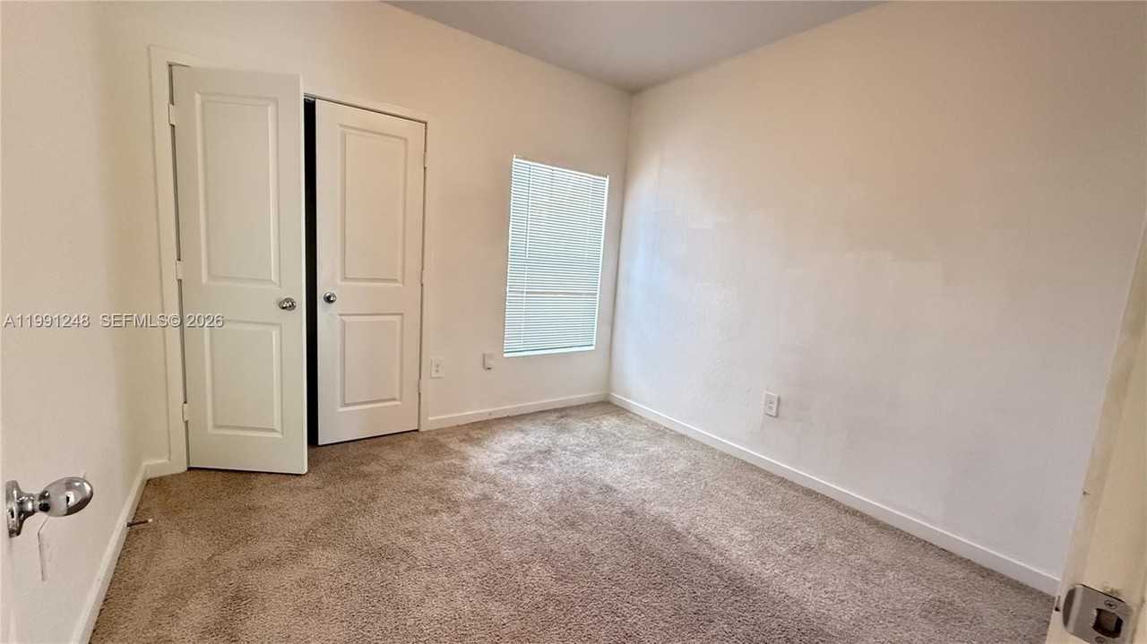 322 Ne 1st Dr #1 - Photo 7 of 13