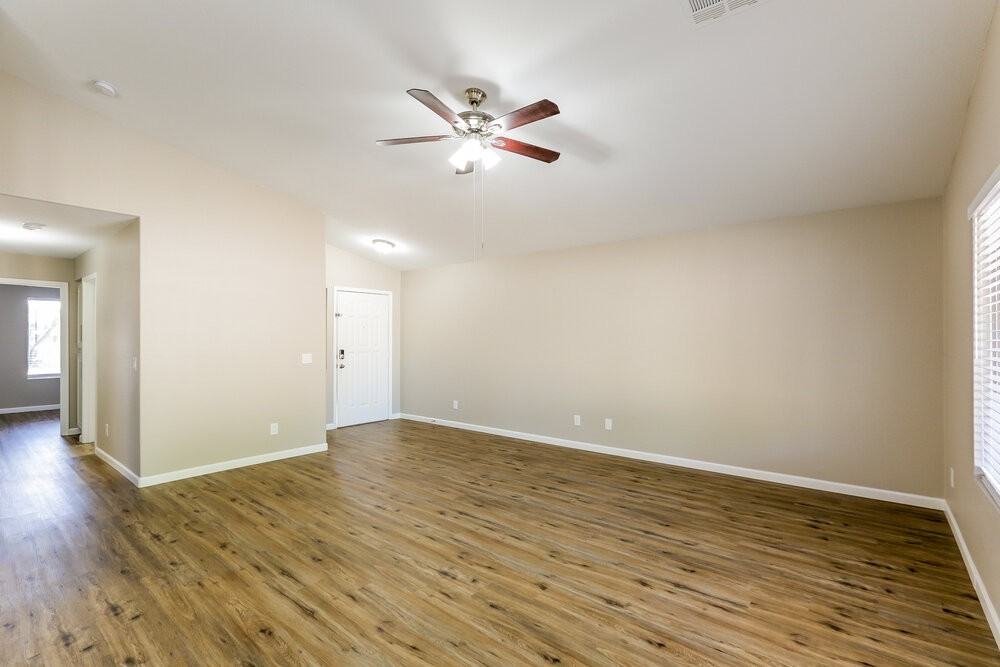 2832 N 90th Ave - Photo 3 of 16