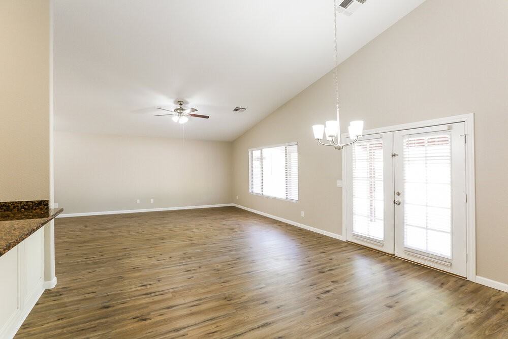 2832 N 90th Ave - Photo 5 of 16