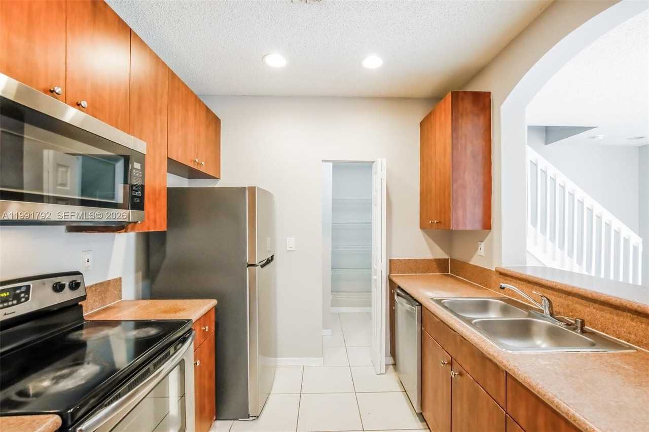 2281 Ne 42nd Cir - Photo 5 of 18