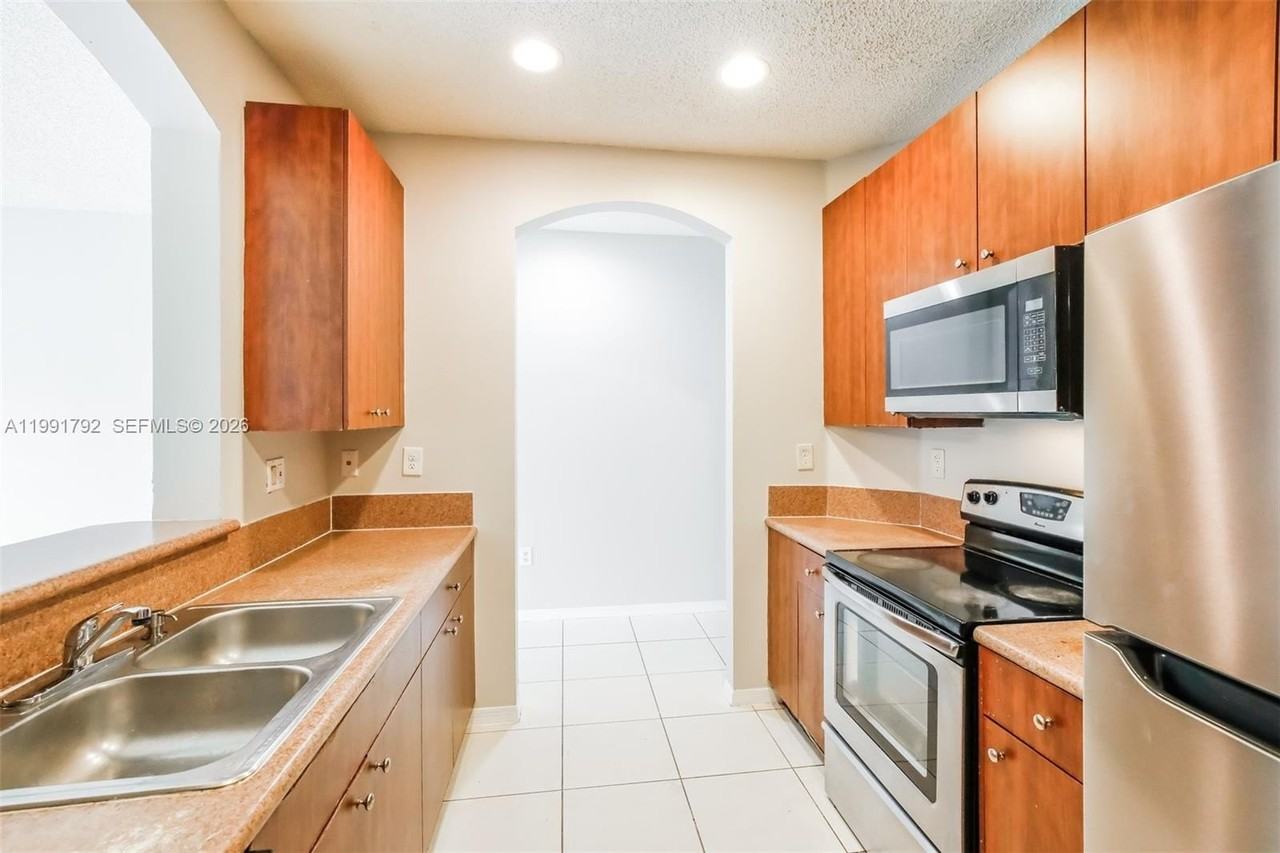 2281 Ne 42nd Cir - Photo 6 of 18