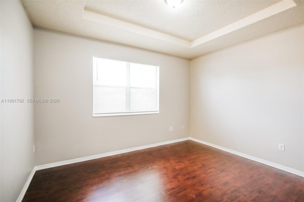 2281 Ne 42nd Cir - Photo 7 of 18