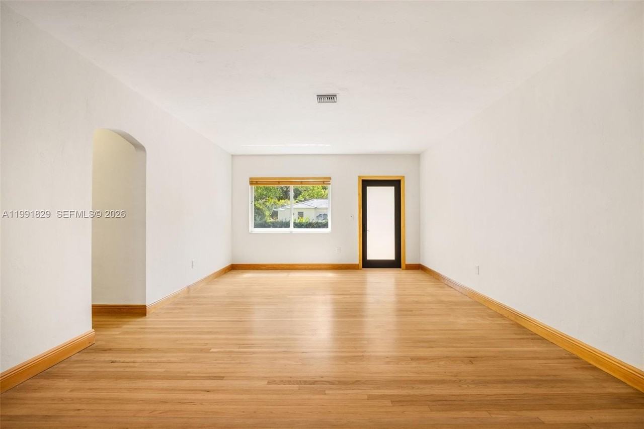 2431 Overbrook St - Photo 2 of 15