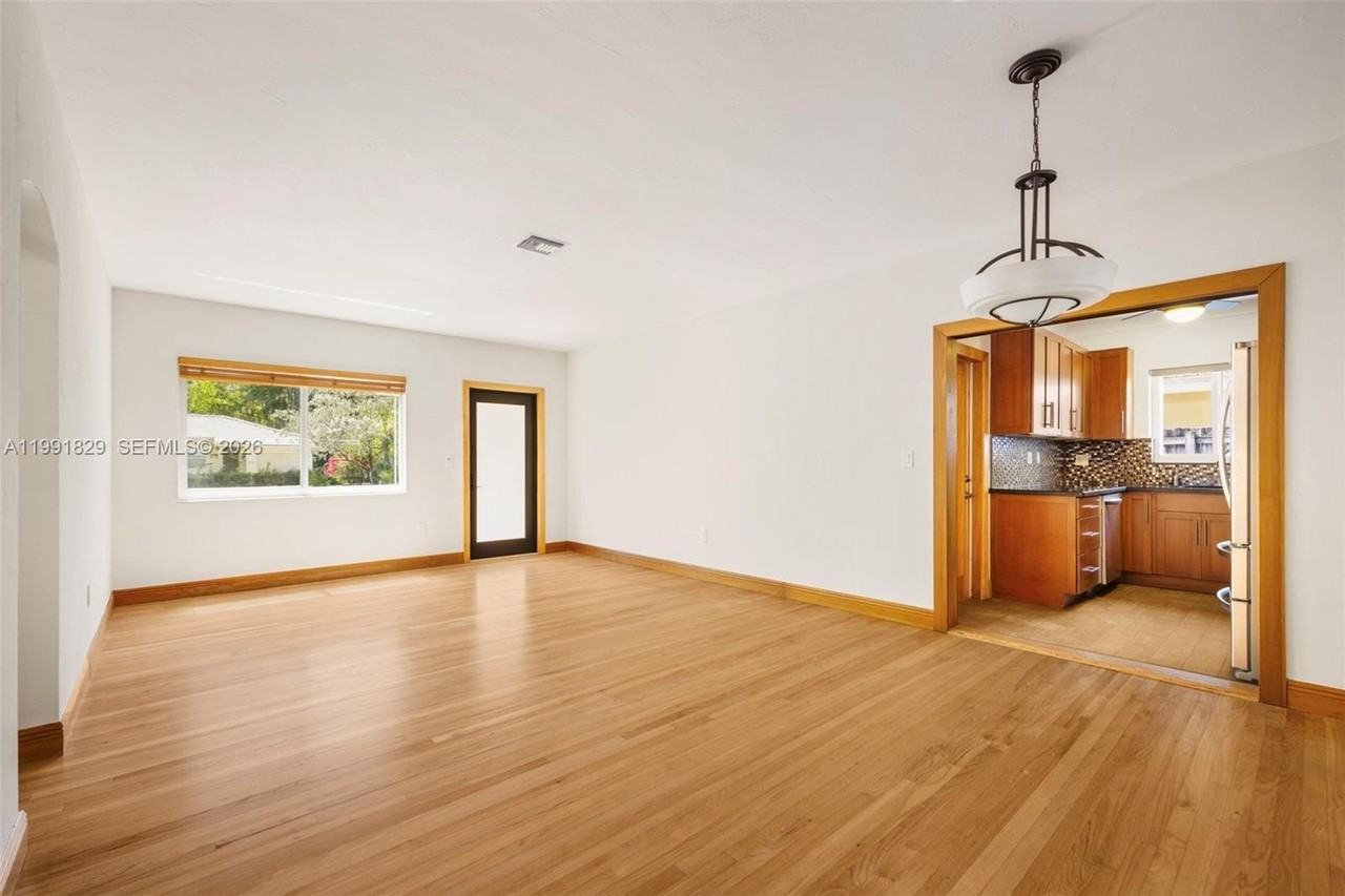 2431 Overbrook St - Photo 3 of 15