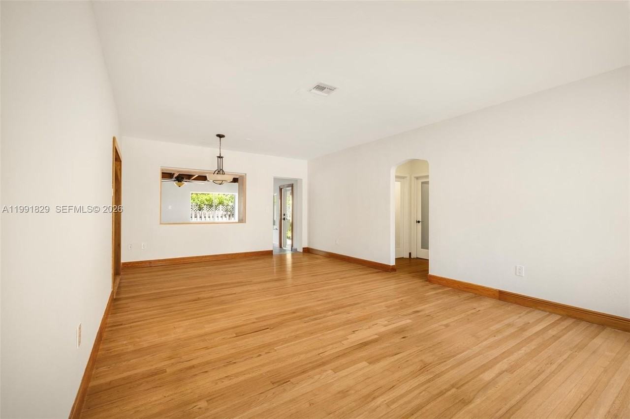 2431 Overbrook St - Photo 4 of 15