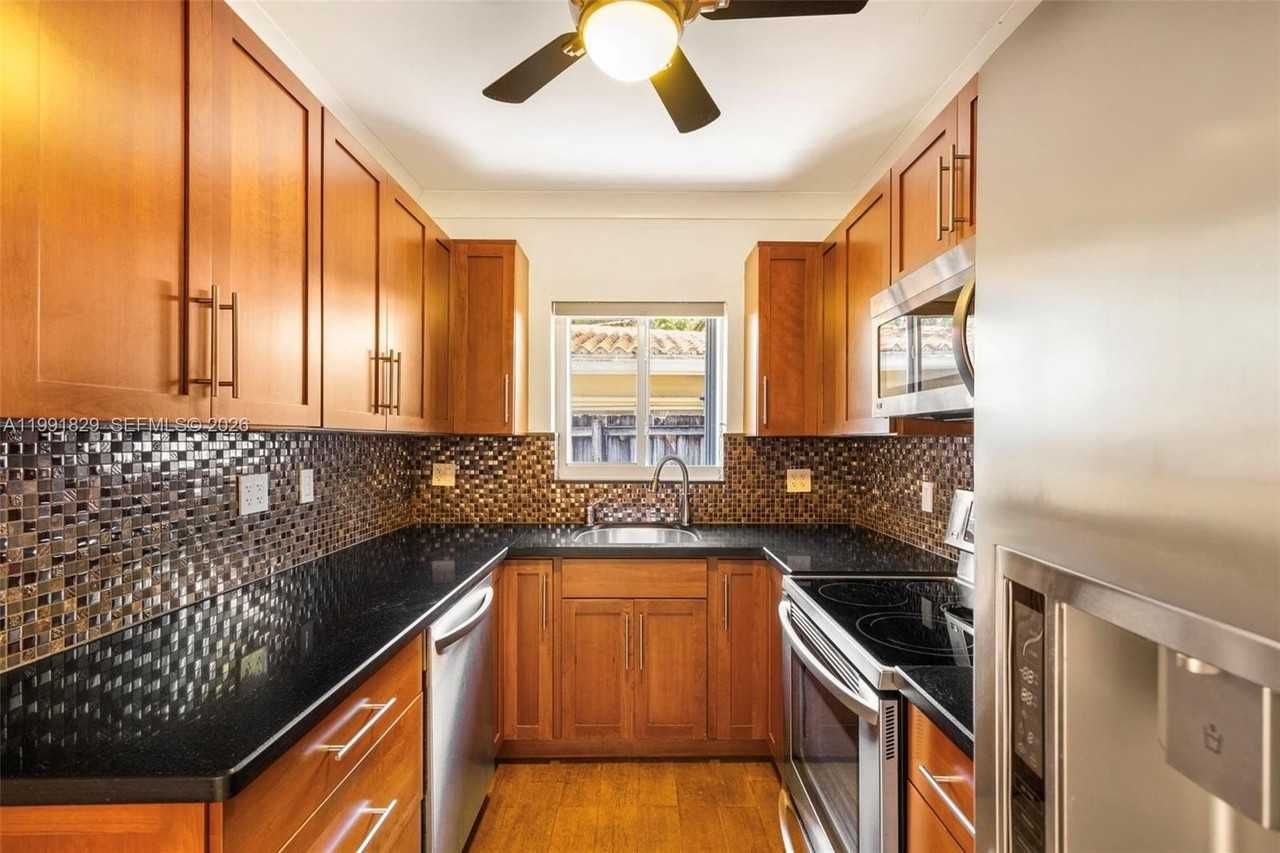 2431 Overbrook St - Photo 5 of 15