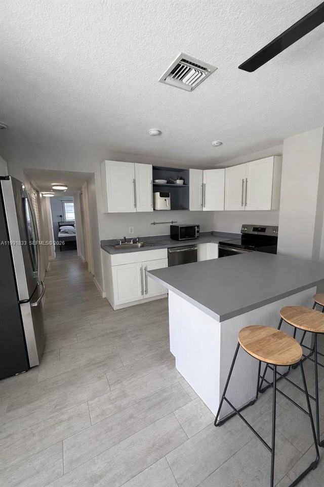 50 Orange Dr #B - Photo 3 of 7