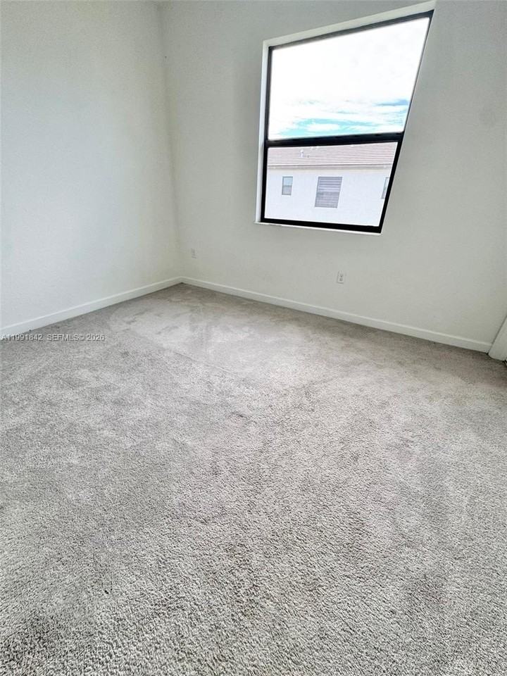 12986 Sw 232nd Ter #12986 - Photo 5 of 11