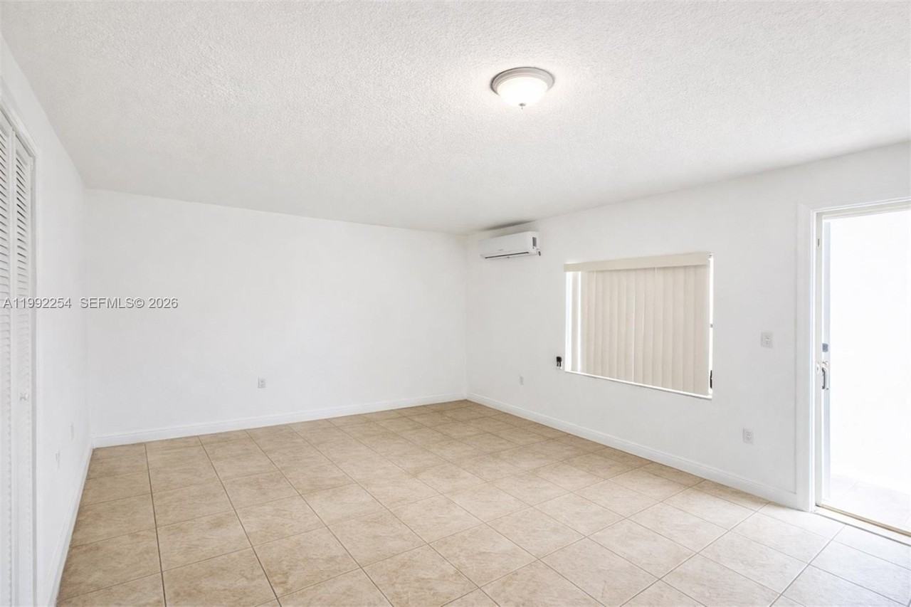 2471 Nw 18th Ter #A - Photo 3 of 9