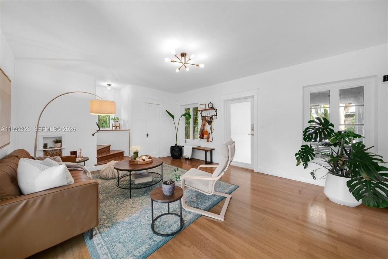 970 Nw 10th Ave - Photo 7 of 34