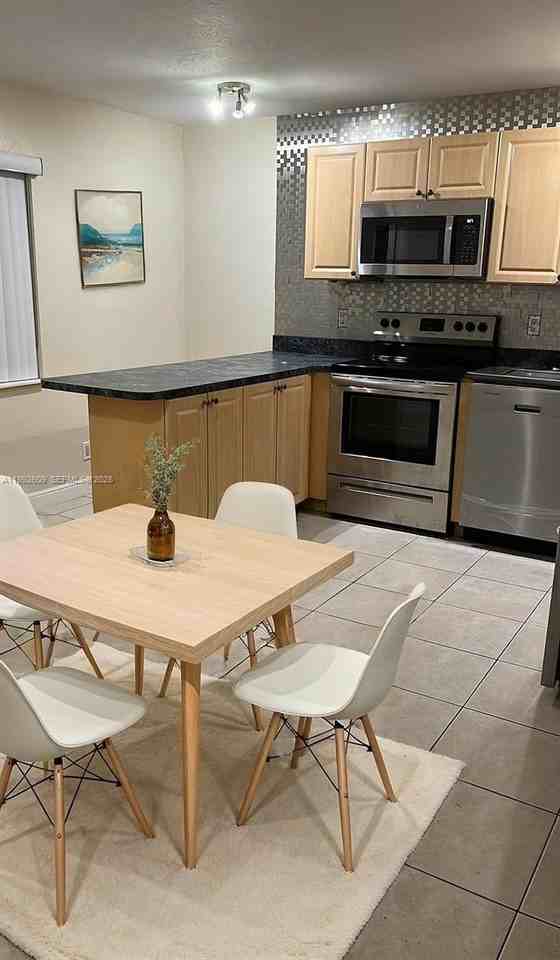 1309 Ne 16th Ter #1 - Photo 2 of 8